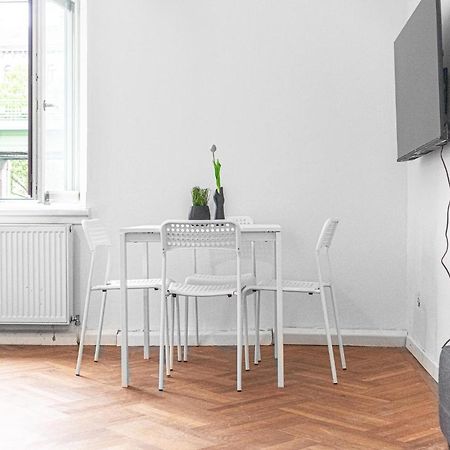 Classy 2Br Apt. W/ Exclusive Location Near Akh Виена Екстериор снимка