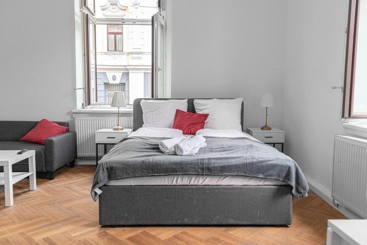 Classy 2Br Apt. W/ Exclusive Location Near Akh Виена Екстериор снимка