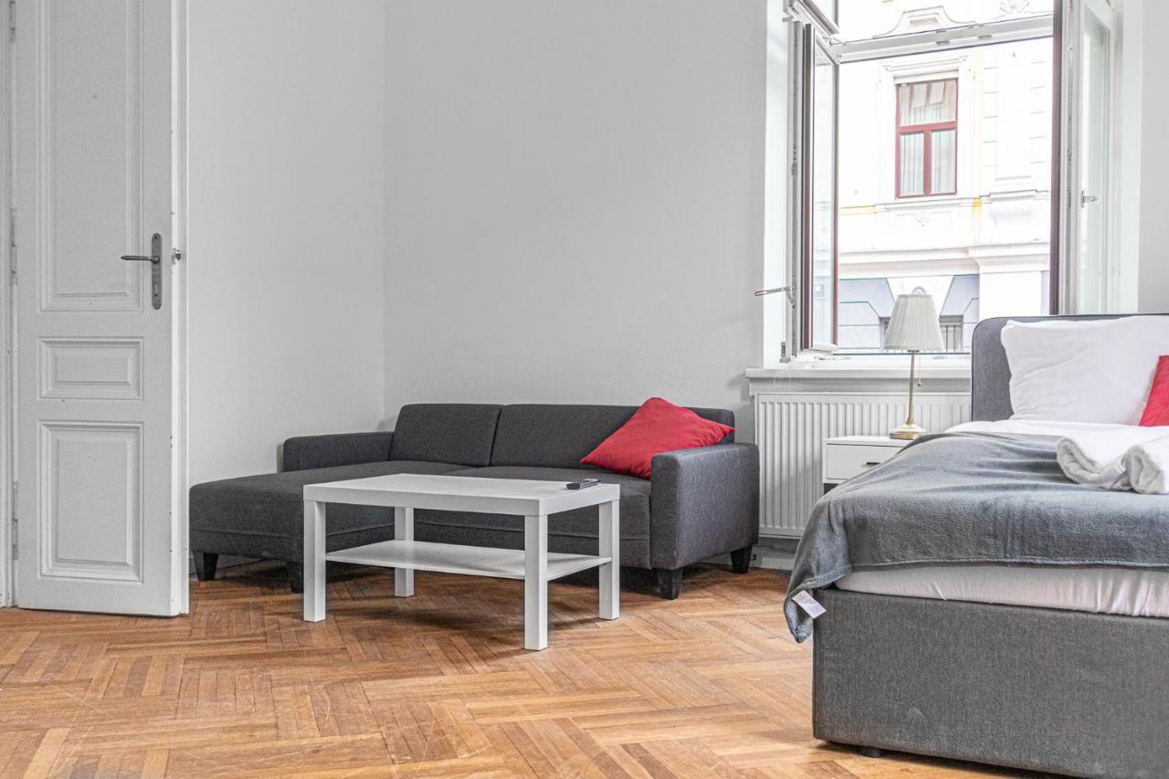 Classy 2Br Apt. W/ Exclusive Location Near Akh Виена Екстериор снимка