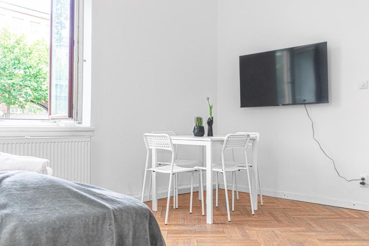 Classy 2Br Apt. W/ Exclusive Location Near Akh Виена Екстериор снимка