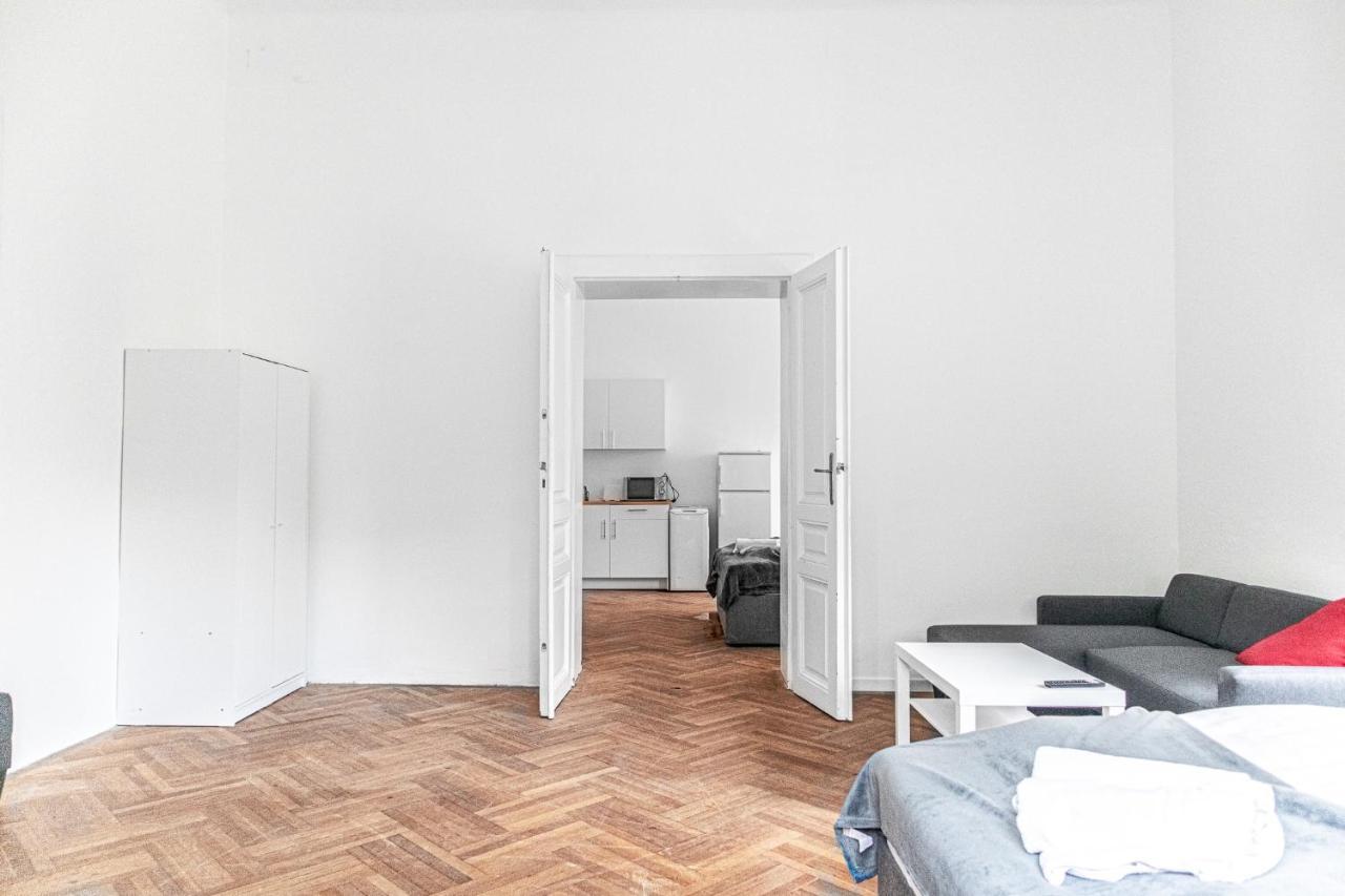 Classy 2Br Apt. W/ Exclusive Location Near Akh Виена Екстериор снимка