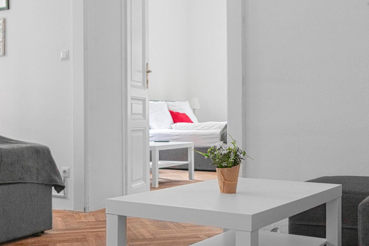 Classy 2Br Apt. W/ Exclusive Location Near Akh Виена Екстериор снимка
