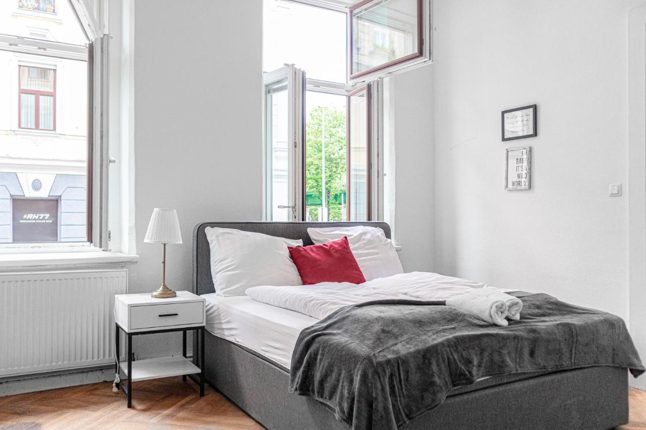 Classy 2Br Apt. W/ Exclusive Location Near Akh Виена Екстериор снимка